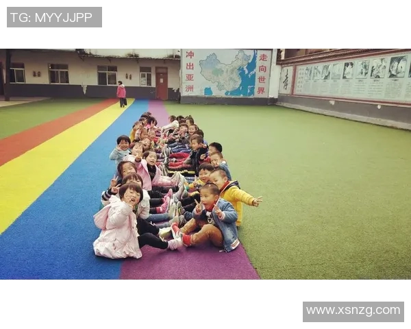 街头偶遇撞脸足球明星的路人瞬间引发热议与欢笑